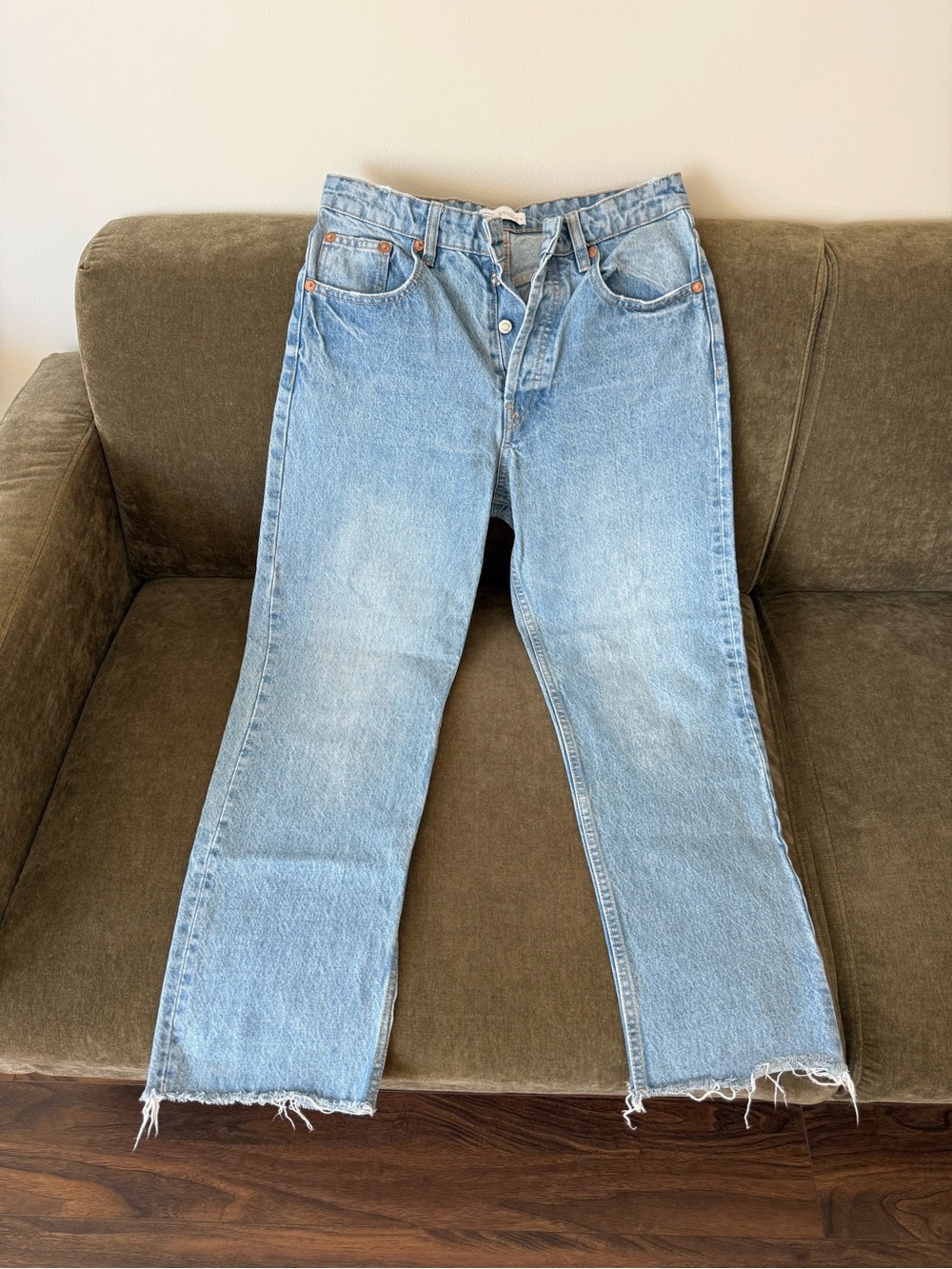 Zara Light Wash Straight Leg Jeans Raw Hem Women’s Size 6